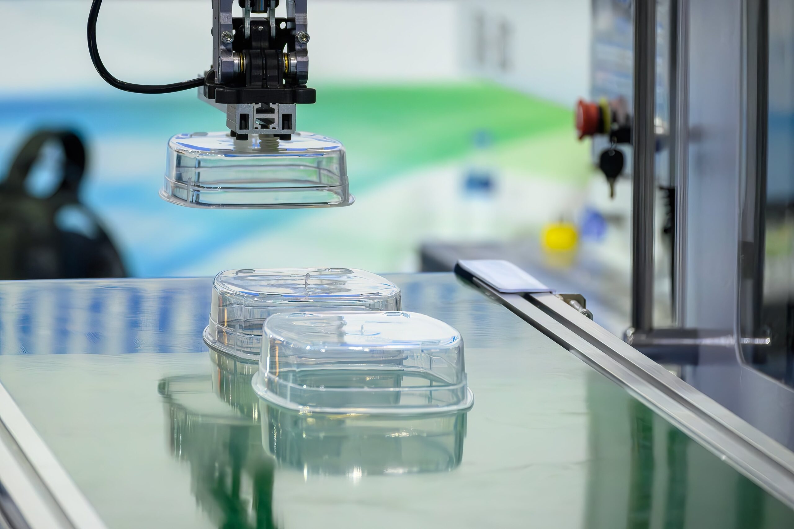 Injection Moulding Production with Robot Arm